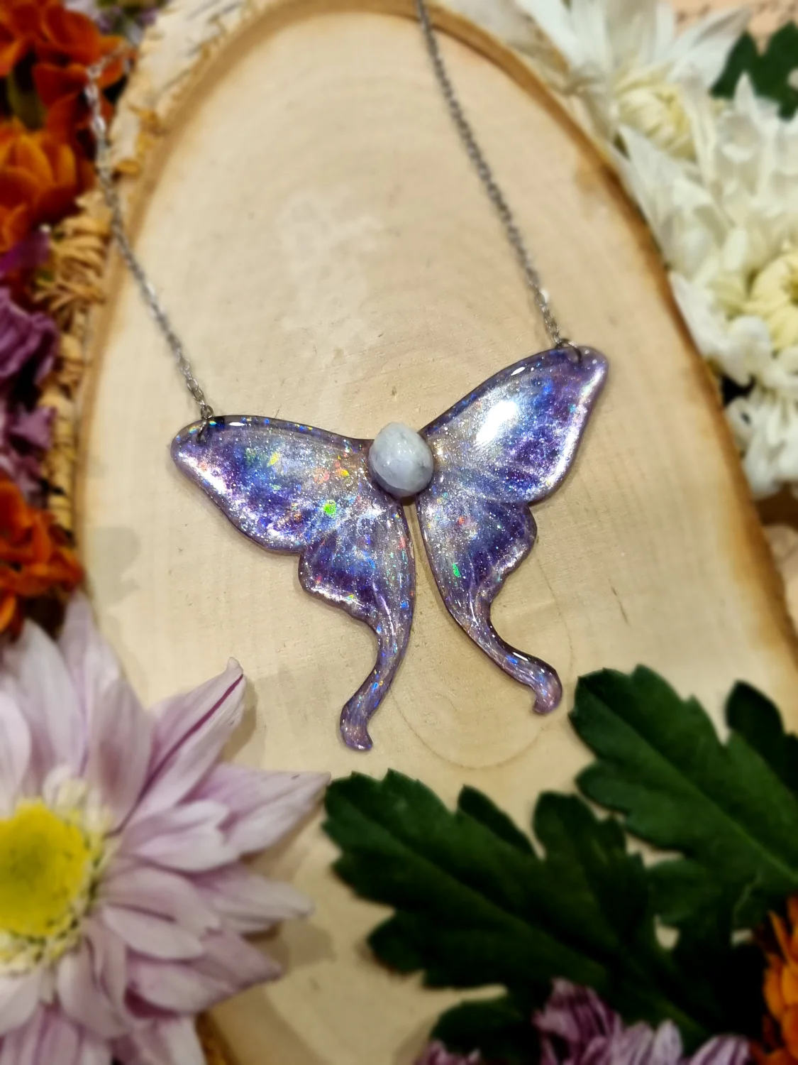 Zaczarowana księżycówka z holograficznym efektem i kamieniem księżycowym