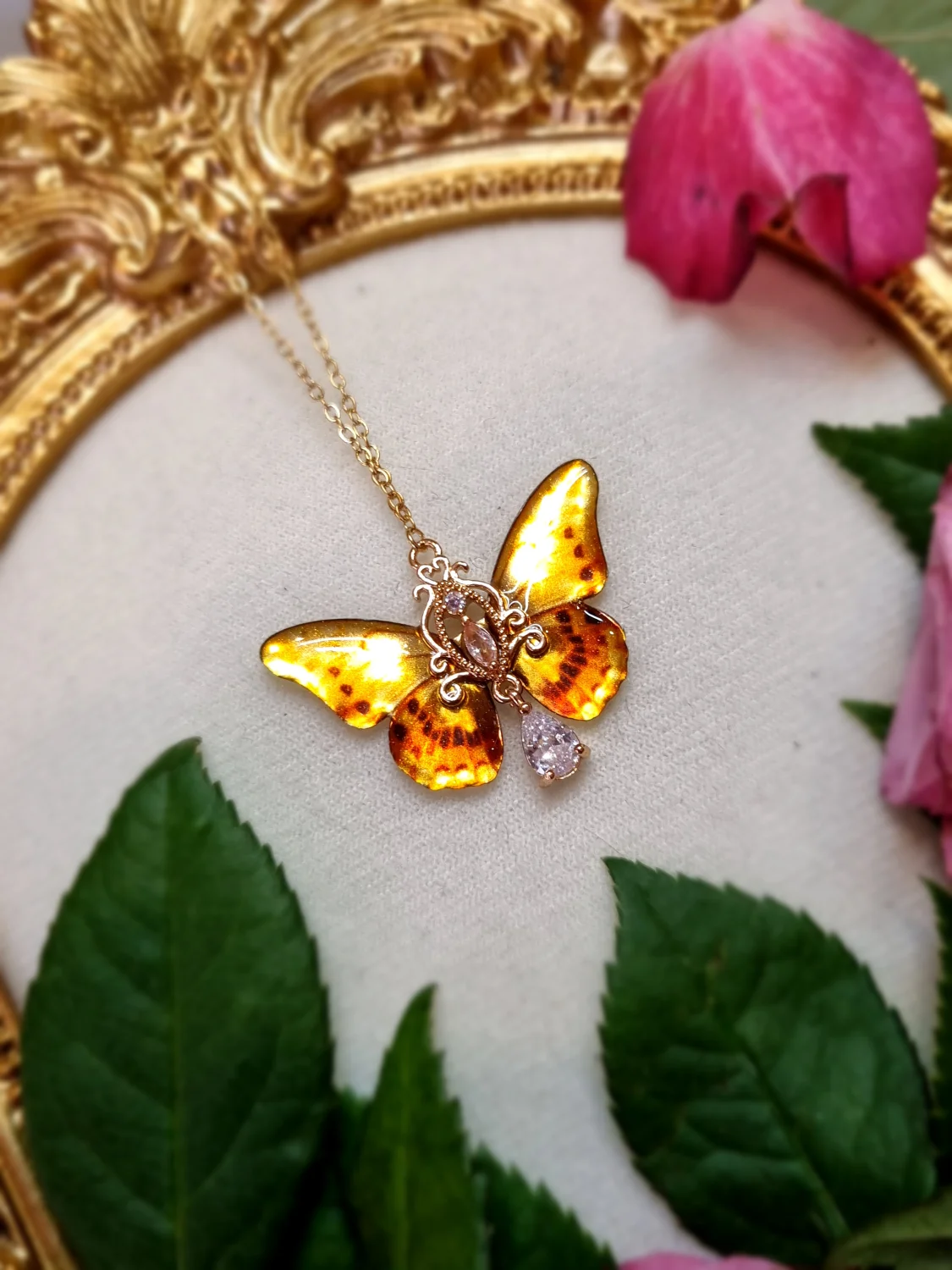 Złoty motyl