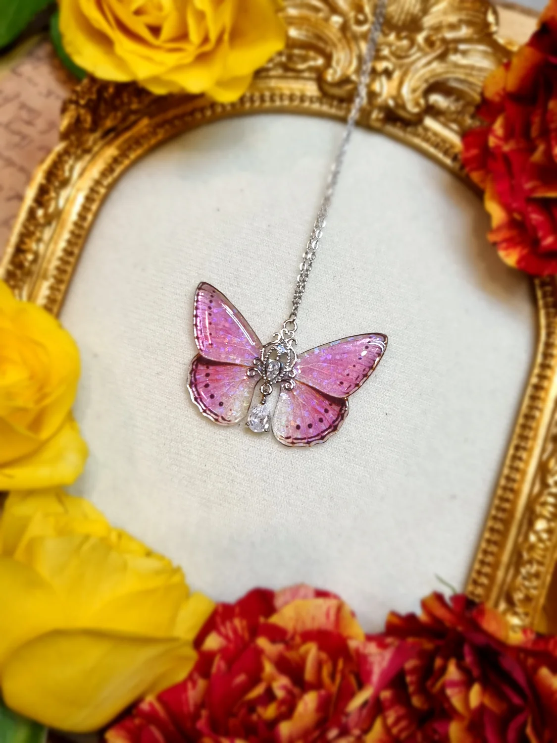 Motyl różowy z holograficznymi kuleczkami 