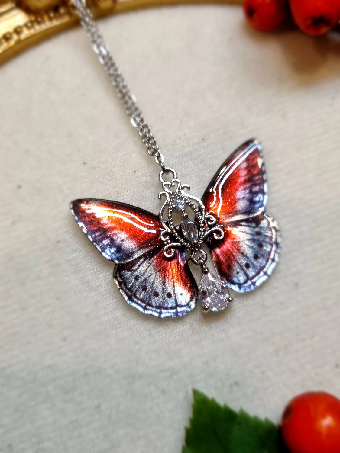 Motyl czerwono-srebrny