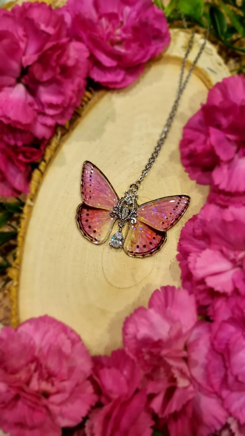 Motyl różowy z holograficznymi kuleczkami 