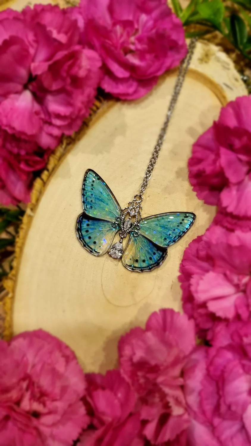 Motyl niebieski z holograficznymi kuleczkami 