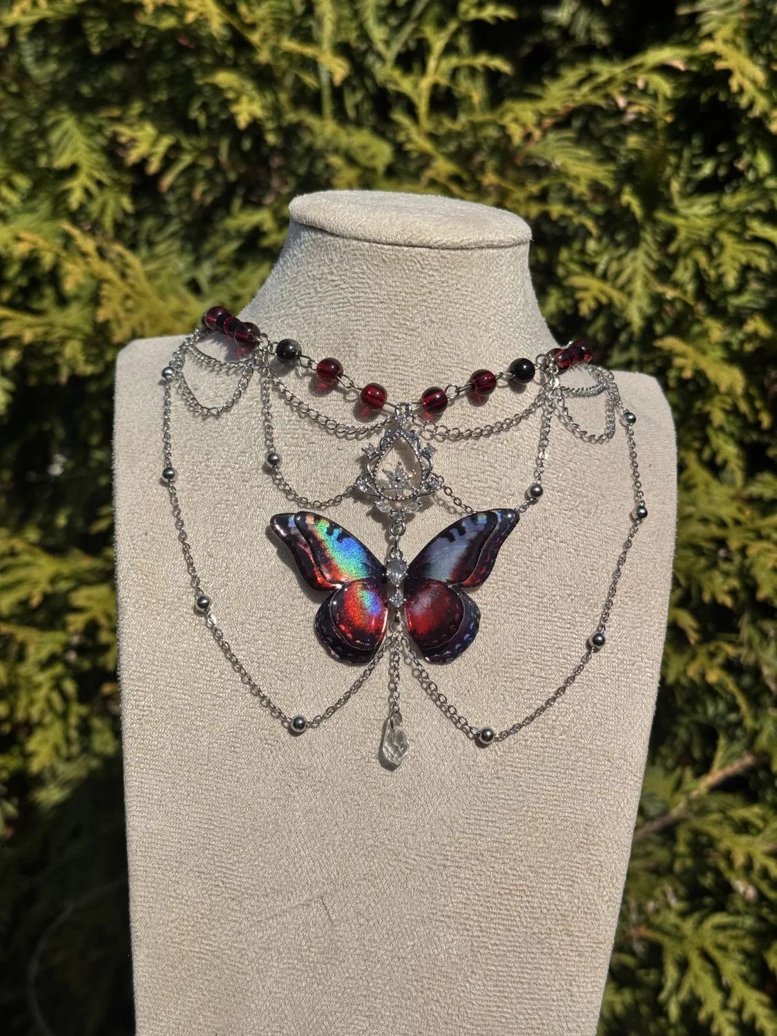 Kolia z dwuskrzydłowym holografidcznym motylem