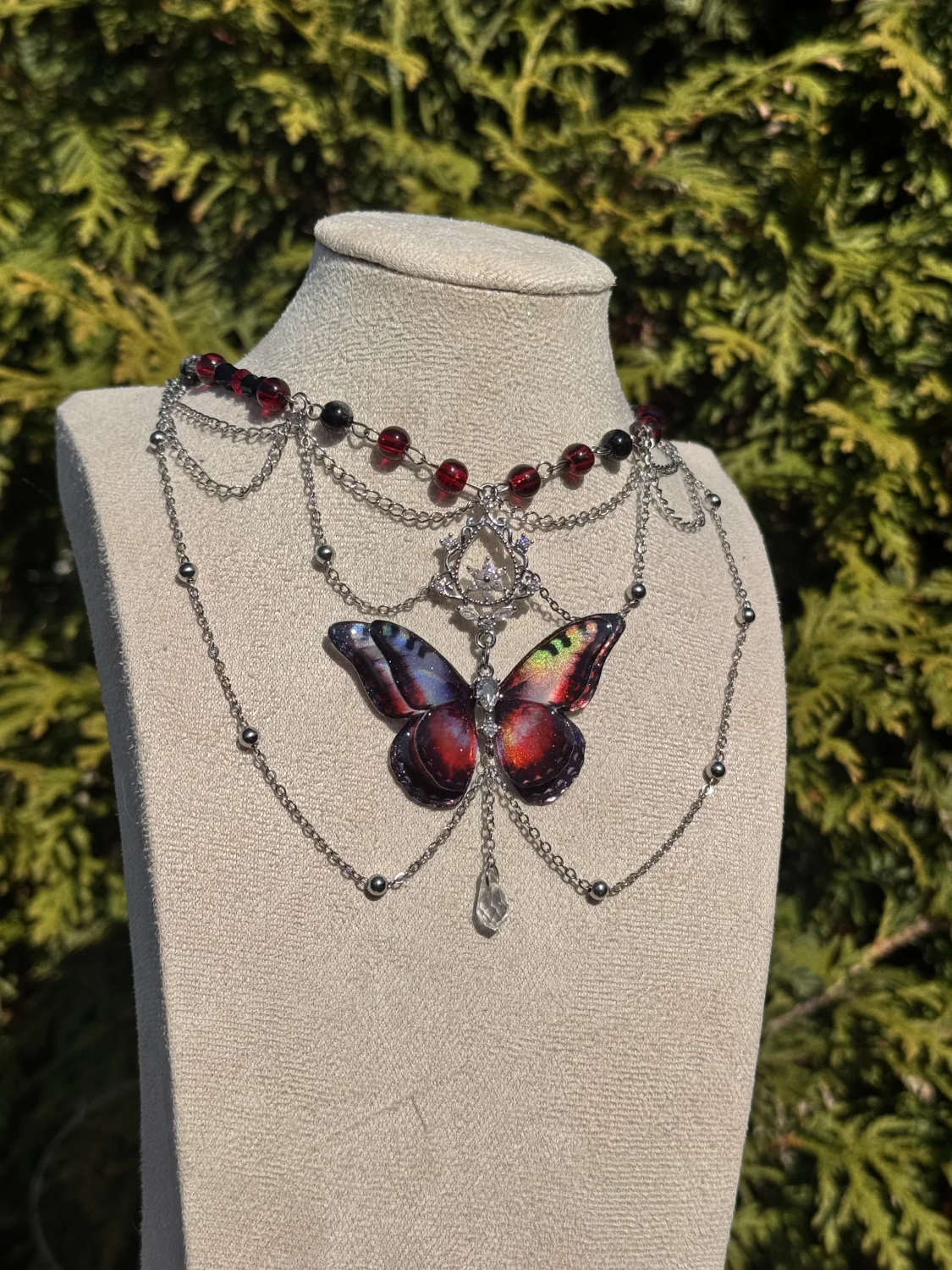 Kolia z dwuskrzydłowym holografidcznym motylem