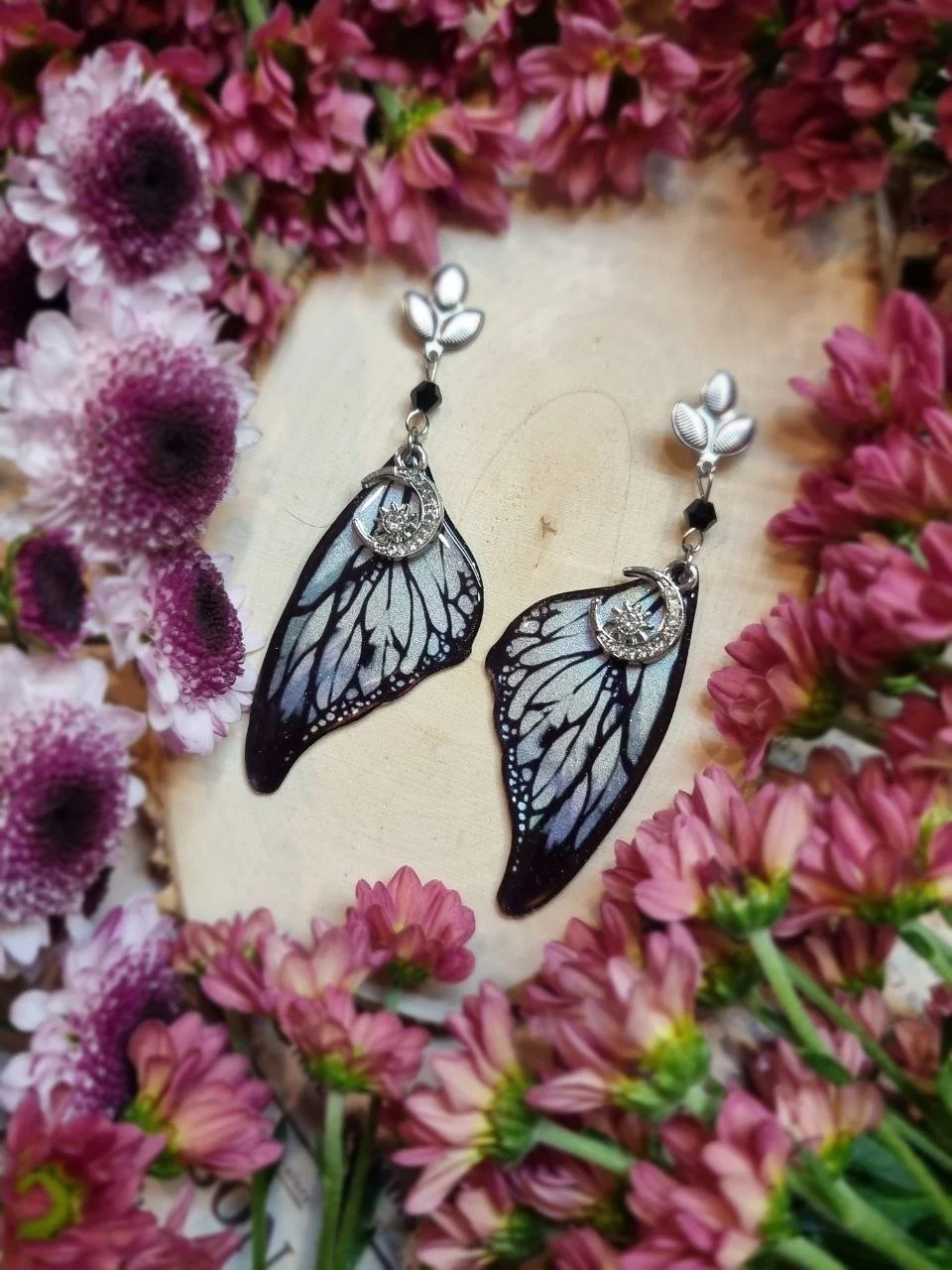 Kolczyki witrażowego motyla opalizujące holograficzne