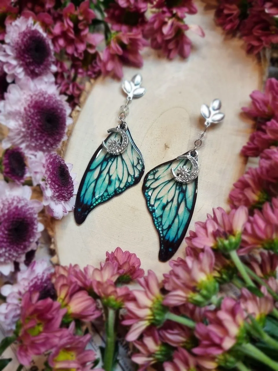 Kolczyki witrażowego motyla opalizujące turkusowe